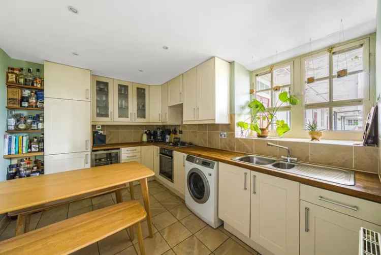 Flat For Sale in London, England