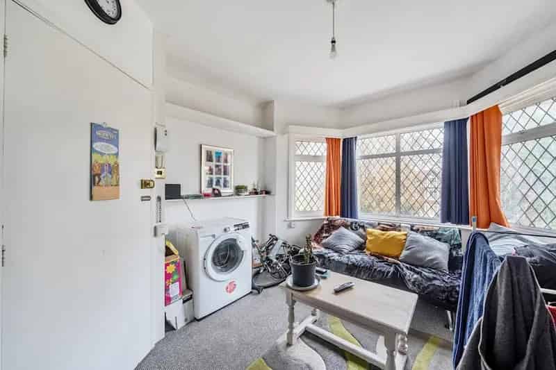 Edwardian 1-Bed Apartment Near River Thames & Elizabeth Line