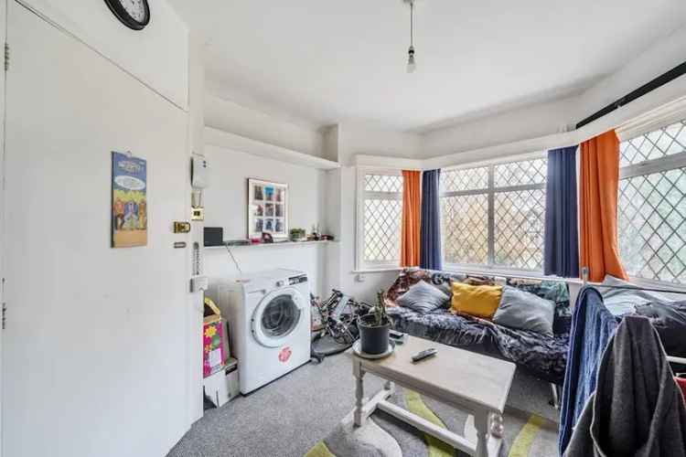 Edwardian 1-Bed Apartment Near River Thames & Elizabeth Line