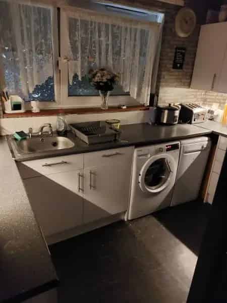 3 Bedroom Flat Near Schools and Train Station