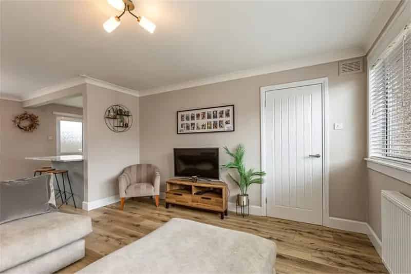 3 Bed Semi-Detached House with 1 Reception Room
