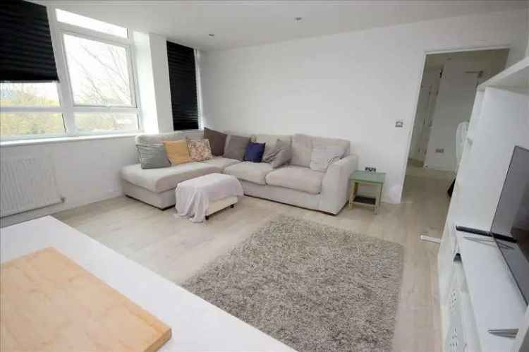 2 Bed City Centre Apartment Chelmsford - Parking & Lift