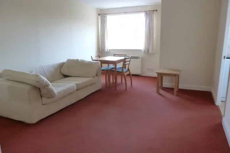 2 Double Bed Apartment Near Gordon Hill Station Allocated Parking