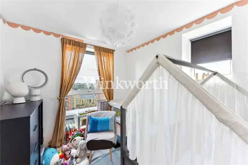 3 Bedroom Duplex Apartment Seven Sisters London