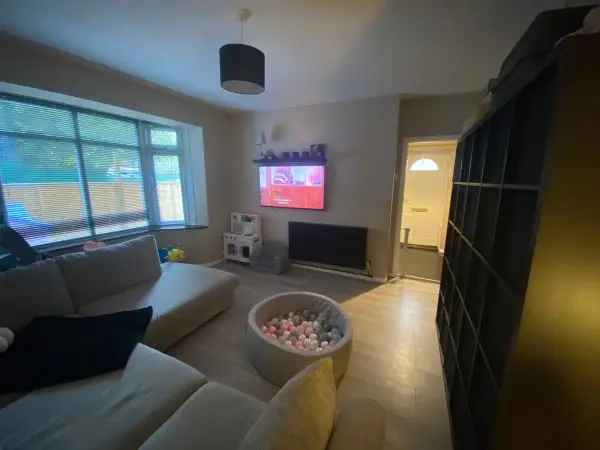 Flat For Rent in Epping Forest, England