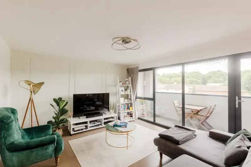 2 Bedroom Duplex Apartment for Sale in Bedminster