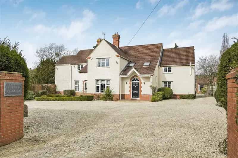 7 Bedroom Detached House for Sale