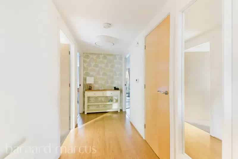 2-Bedroom Maisonette for Professionals - Furnished Option Available