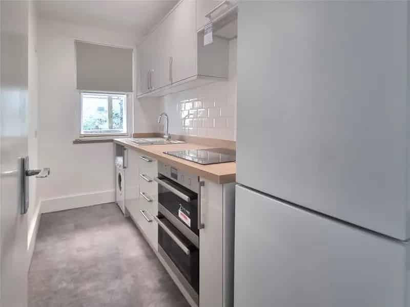 Newly Refurbished Studio Flat to Rent Near Town Centre