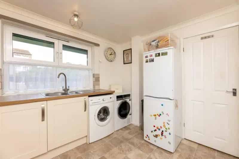 1 Bed Flat for Sale Modern Eat in Kitchen Near Denmark Hill Station