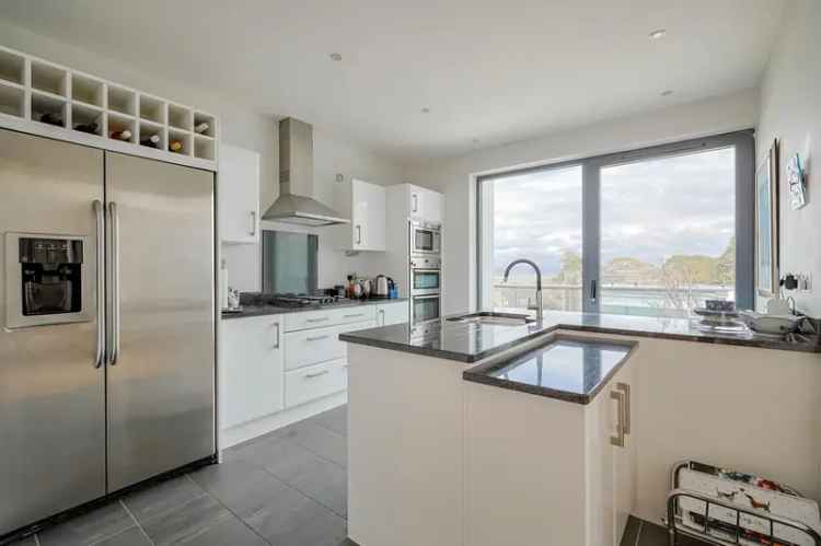 4 Bedroom Detached House for Sale in Clyne Gardens