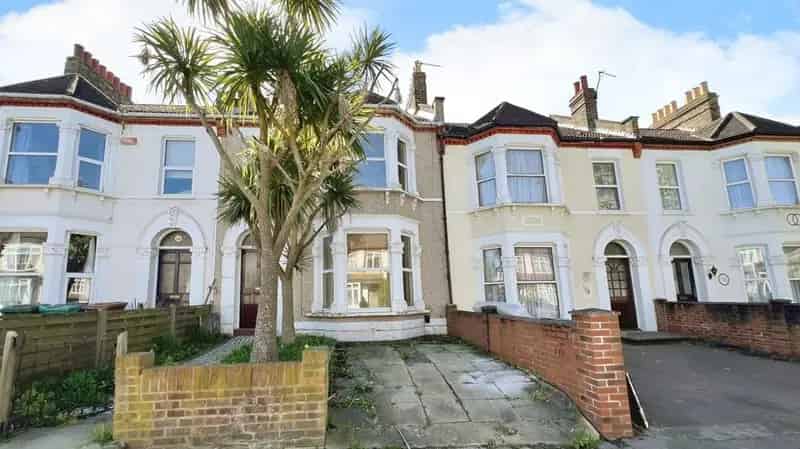 3 Bedroom Terrace House for Sale London SE6 Renovation Project