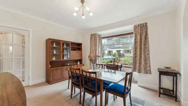 Spacious 3 Bed Detached Bungalow Bearsden