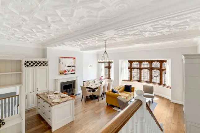 Mews house to rent in Ennismore Gardens, Knightsbridge SW7