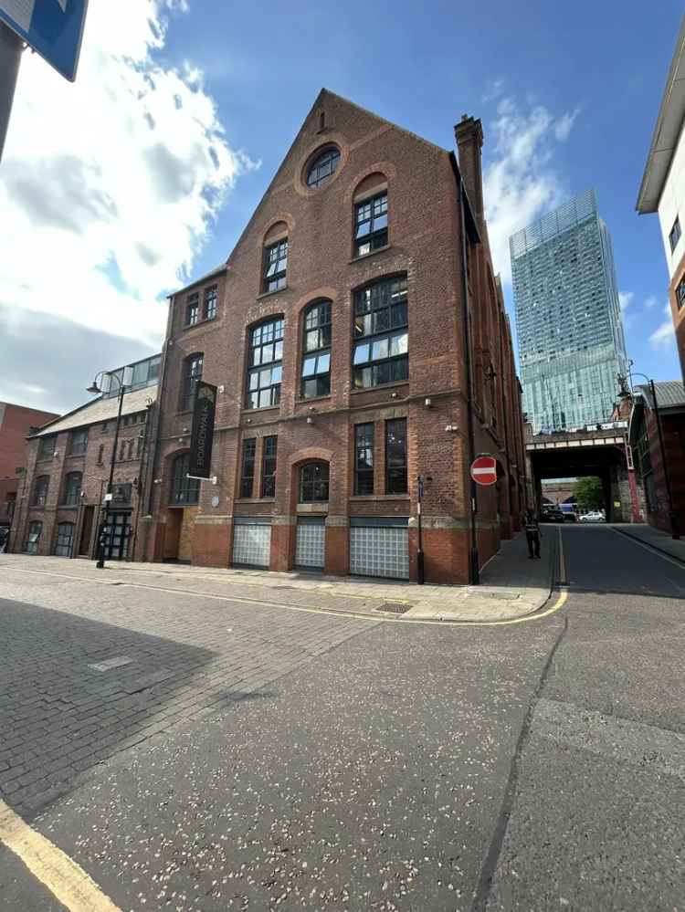 Character Building Office Suite Near Deansgate Manchester