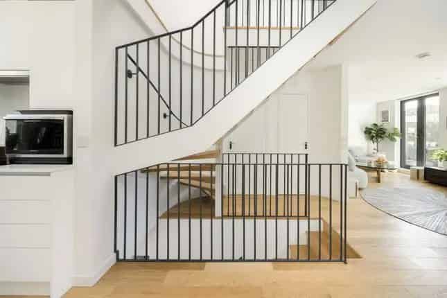 Spacious Terraced House for Sale in London Mews