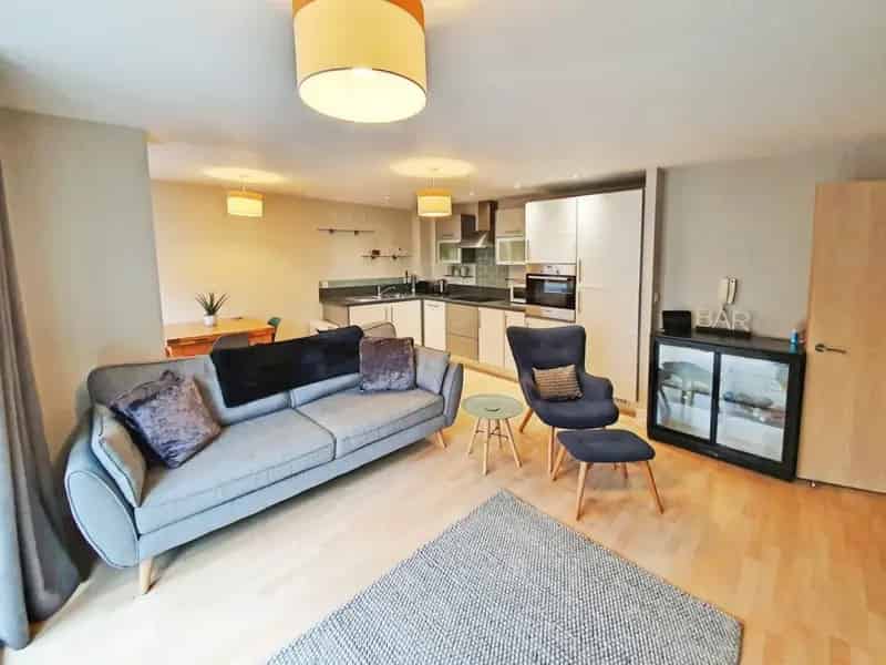 2 Bedroom Flat For Sale Near Station