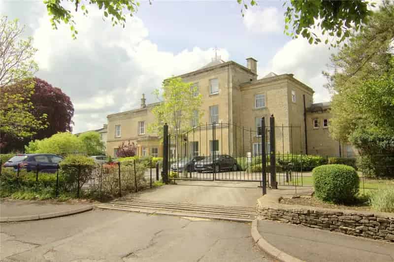 2 Bedroom Apartment for Sale in Cirencester GL7