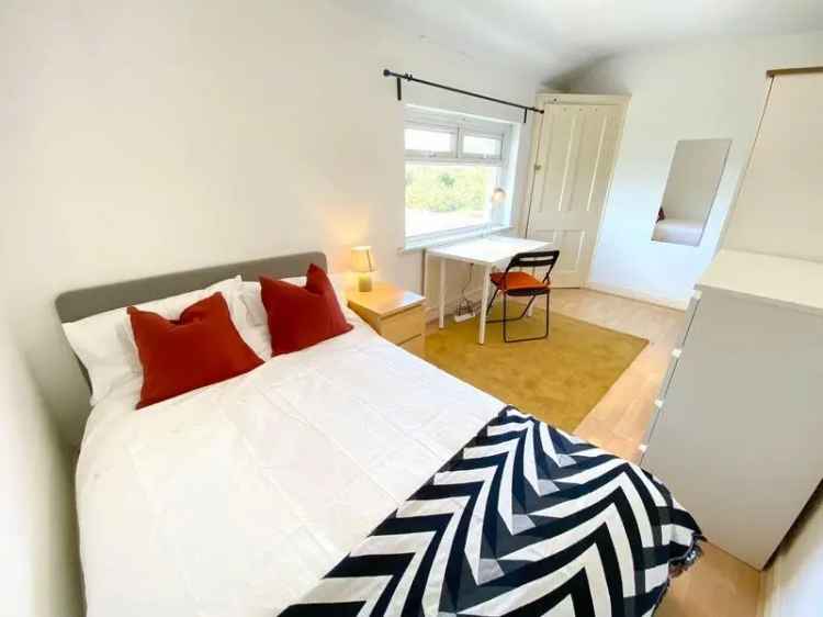 6 Bedroom House Near Filton Avenue Gloucester Road