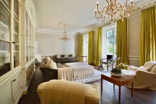 Maisonette to rent in Buckingham Gate, Westminster SW1E