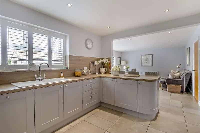 4 Bed Detached House for Sale in Ravenfield Rotherham