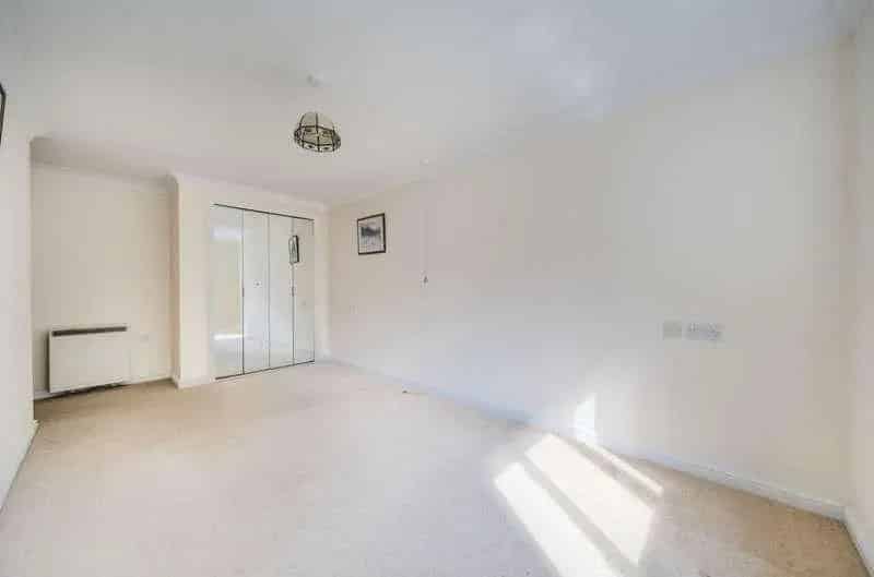 1 Bed Flat for Sale in Faringdon Retirement Development