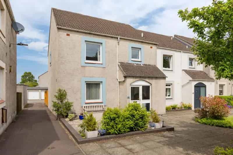 4 Bedroom End of Terrace House for Sale