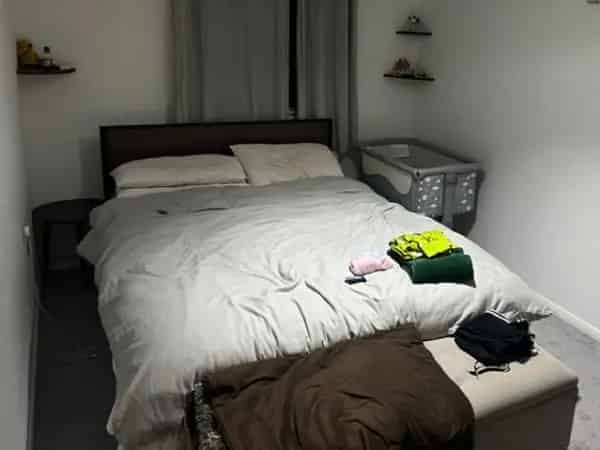 1 Bedroom Flat Tongham Near Shops Schools Transport