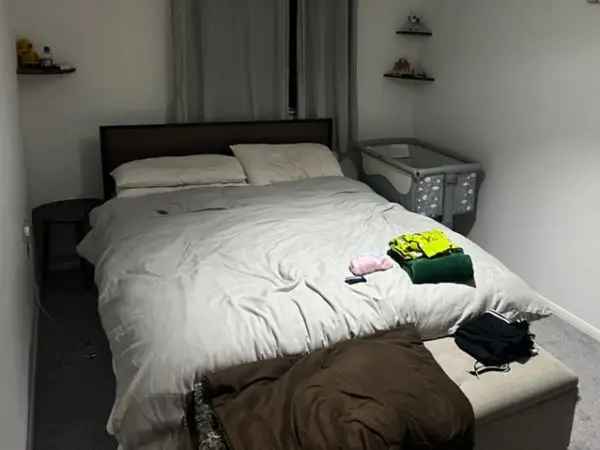 1 Bedroom Flat Tongham Near Shops Schools Transport