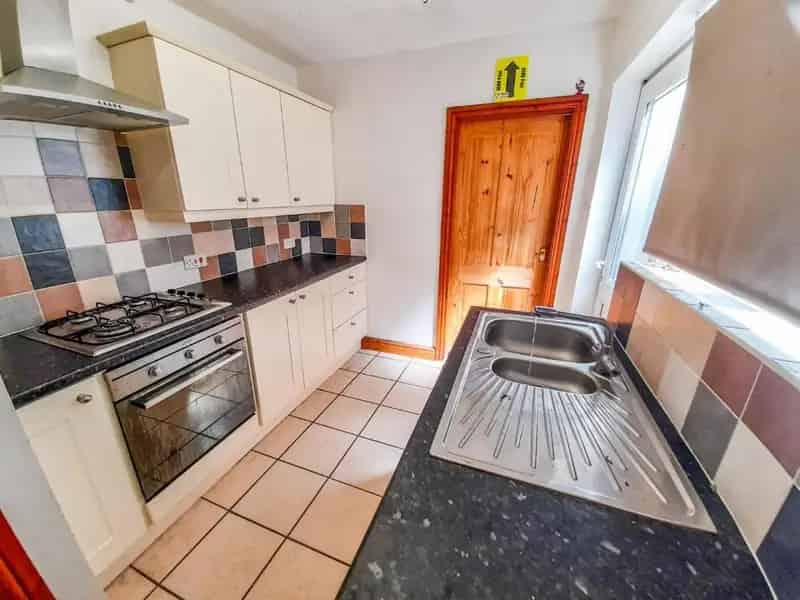 3 Bed Mid Terrace House For Sale No Onward Chain