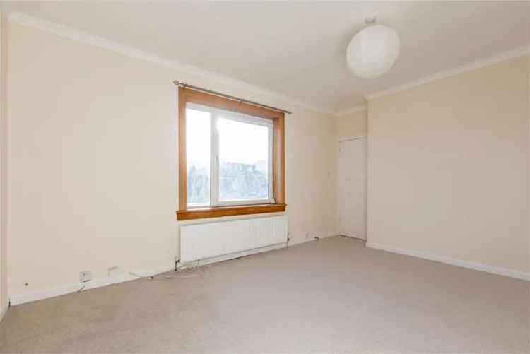 2 Bed Flat - Upper with 1 Reception Room