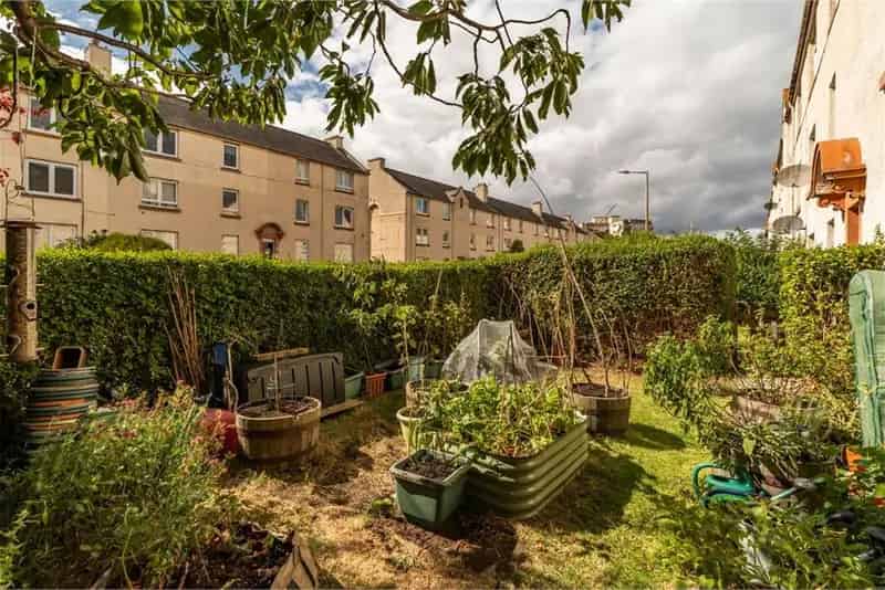 2 Bed Flat - Ground Floor with 1 Reception Room