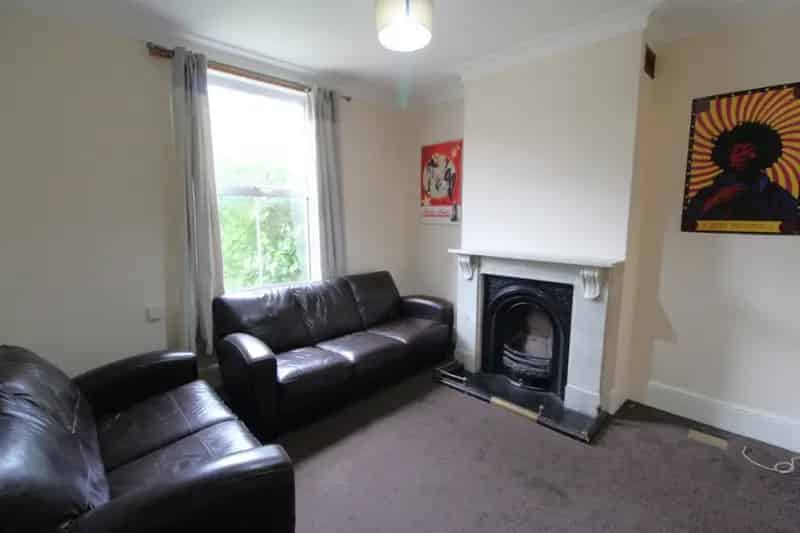 3 Bedroom House For Sale No Onward Chain