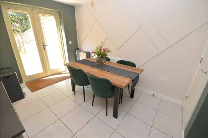 Four Bedroom Semi Detached House with Ensuite and Garage