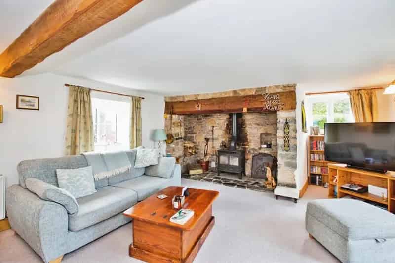 Country Home with Annexe, Swimming Pool and Gardens