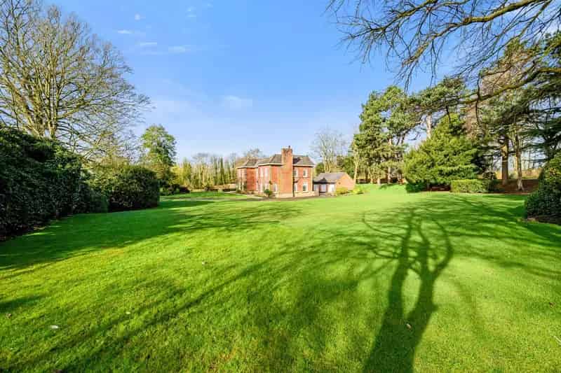 Grade II Listed Country House 6 Bedrooms 6 Acres Barn Bungalow Stables