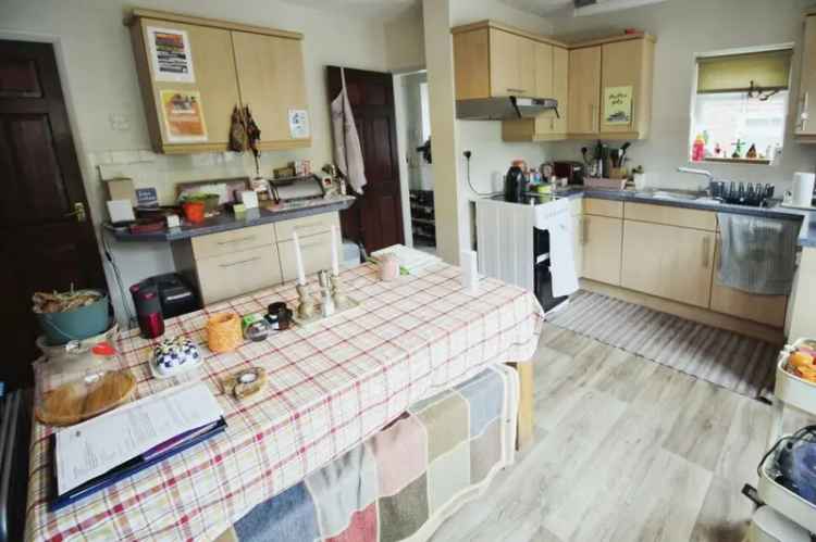 3 Bedroom Semi Detached House for Sale Sheffield S12