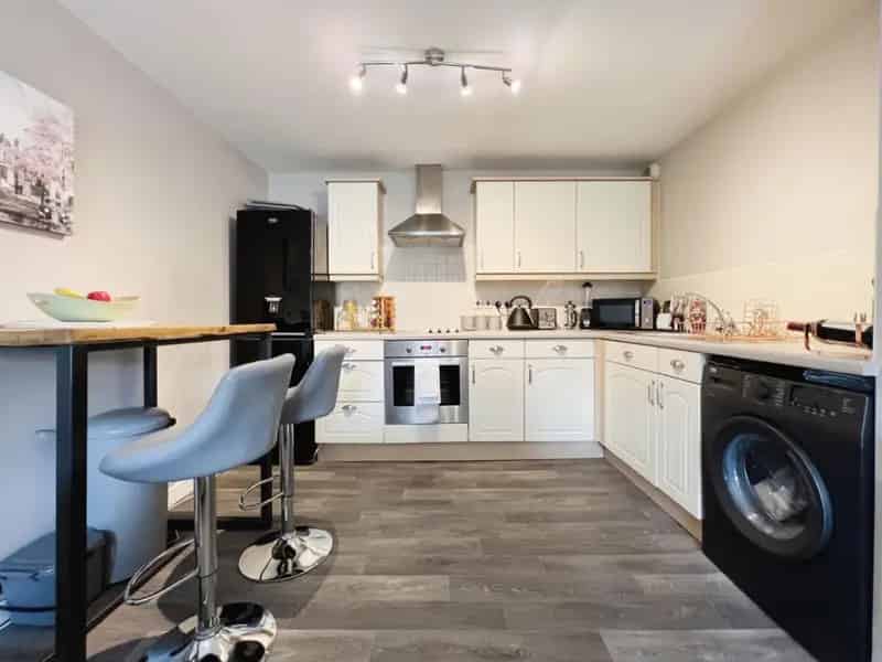 2 Bedroom Ground Floor Apartment For Sale Leigh