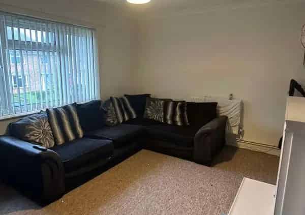 2 Bedroom Maisonette Near Schools and Amenities