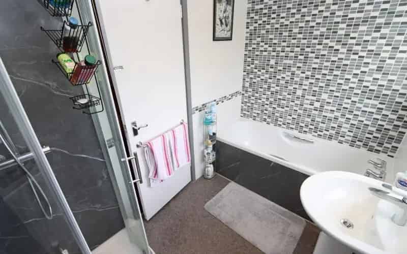 5 bed property for sale