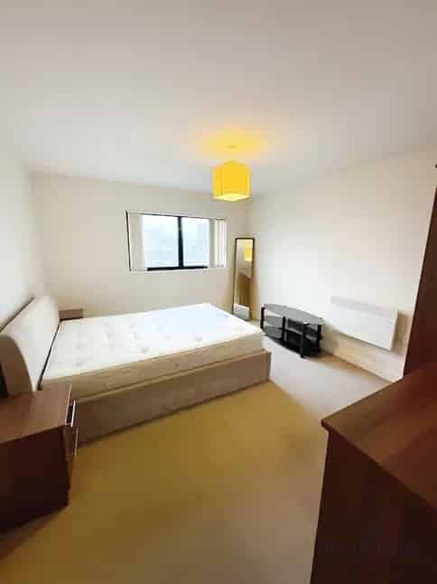2 Bed City Centre Apartment Liverpool - Balcony & Parking Option