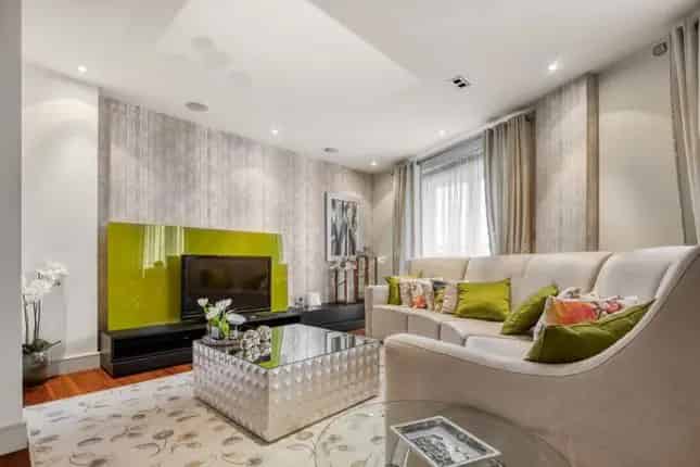 Luxury 5-Bedroom Apartment in Chelsea Creek with 2 Parking Spaces