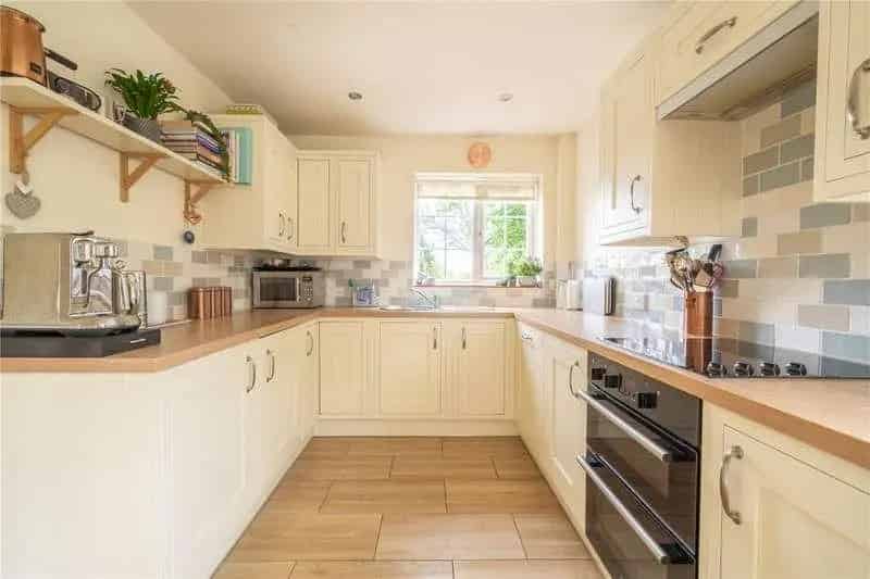 4 Bed Detached House For Sale Near Train Station