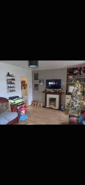 2 Bed Flat Stretford Urmston Border Large Living Room Close to Amenities