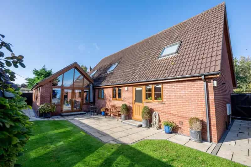 5 Bedroom Detached House with Annex Scarning