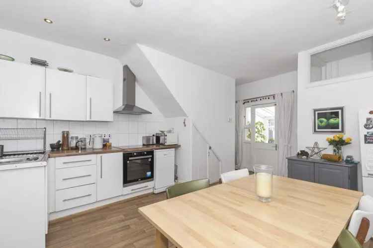 2 bedroom maisonette for sale