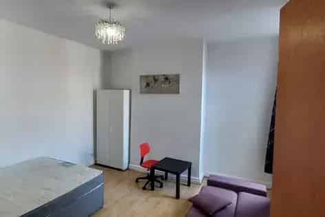 3-Bedroom Flat Share in Moss Side Manchester - All Bills Included