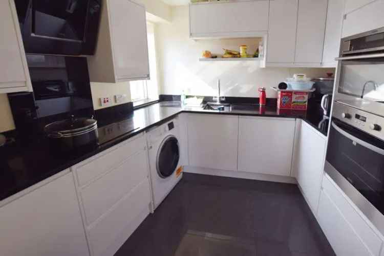 2 Bedroom Apartment for Sale near Bedford Station