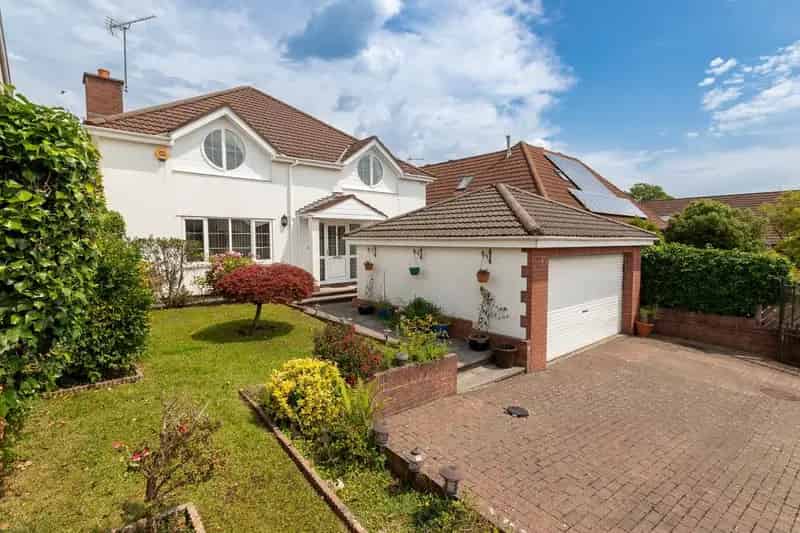 5 Bedroom Detached House for Sale in Pentyrch