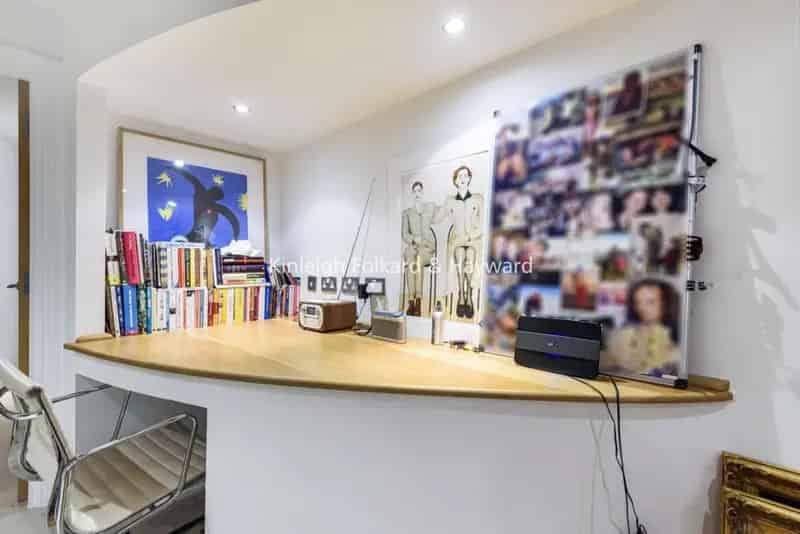 Spacious One Bedroom Apartment Near Transport Links
